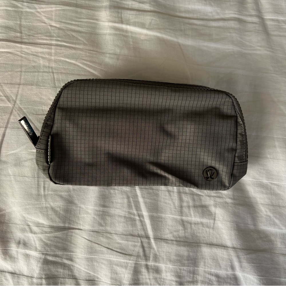 Lululemon everywhere belt bag carob brown gridded